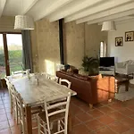 Gîte Merlot 8p with shared swimming pool * Teuillac