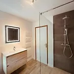 Gîte Merlot 8p with shared swimming pool Teuillac