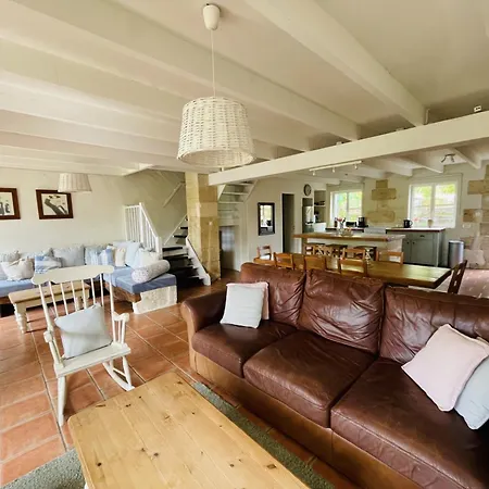 Ruime 펜션 Teuillac