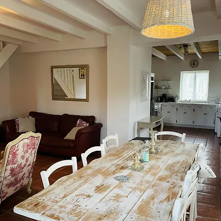 Ruime 펜션 Teuillac